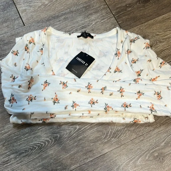 Long sleeve notched neckline forever21 floral shirt - Picture 2 of 2